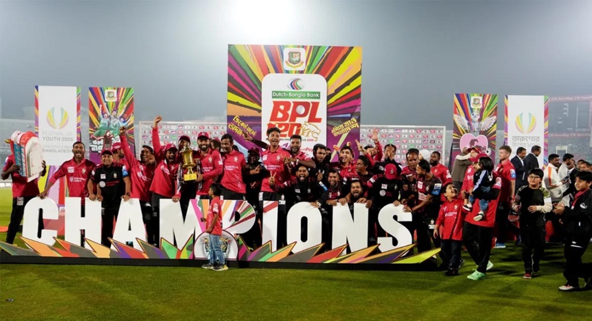 লঞ্চে নয়, চাটার্ড ফ্লাইটে ট্রপি যাচ্ছে বরিশাল