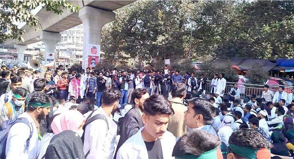 সাত কার্যদিবসের মধ্যে লিখিত প্রতিশ্রুতি চায় শাহবাগে আন্দোলনরত ম্যাটস শিক্ষার্থীরা 3 1739086050 সাত কার্যদিবসের মধ্যে লিখিত প্রতিশ্রুতি চায় শাহবাগে আন্দোলনরত ম্যাটস শিক্ষার্থীরা