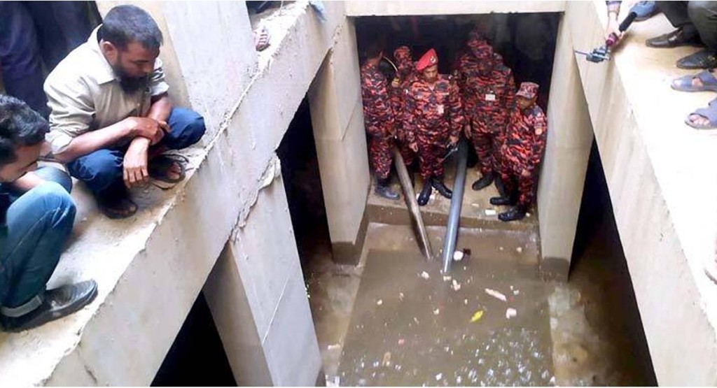 ধানমন্ডি ৩২ 'রহস্য' উন্মোচনে কাজ করছে ফায়ার সার্ভিস 5 1739089116 ধানমন্ডি ৩২ 'রহস্য' উন্মোচনে কাজ করছে ফায়ার সার্ভিস