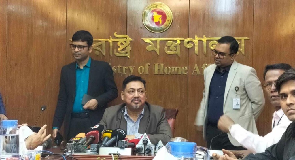 যৌথভাবে সকলে মিলে ‘অপারেশন ডেভিল হান্ট’ করা হচ্ছে: স্বরাষ্ট্র মন্ত্রণালয়ের সিনিয়র সচিব 2 1739092943 যৌথভাবে সকলে মিলে ‘অপারেশন ডেভিল হান্ট’ করা হচ্ছে: স্বরাষ্ট্র মন্ত্রণালয়ের সিনিয়র সচিব