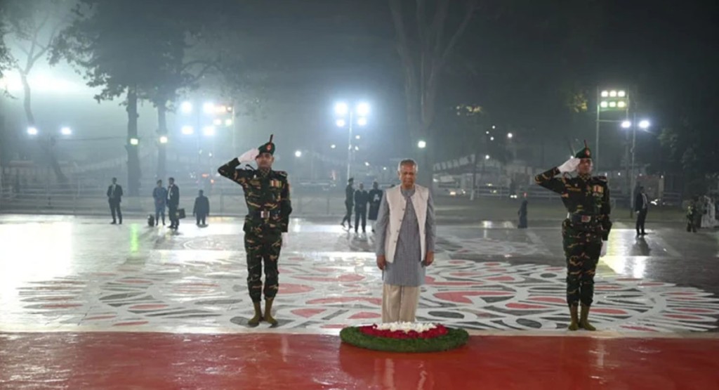 অমর একুশের প্রথম প্রহরে শহীদ মিনারে রাষ্ট্রপতি ও প্রধান উপদেষ্টার শ্রদ্ধা 3 21 1740103038 অমর একুশের প্রথম প্রহরে শহীদ মিনারে রাষ্ট্রপতি ও প্রধান উপদেষ্টার শ্রদ্ধা