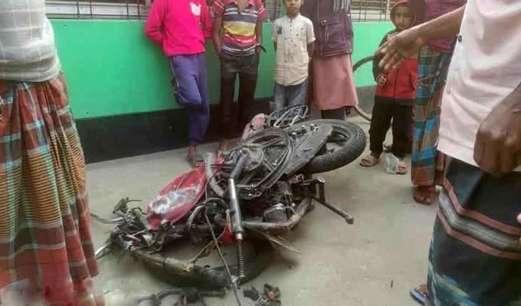 লালমনিরহাটে বাস-মোটরসাইকেল সংঘর্ষ, চাচা-ভাতিজি নিহত 3 Lalmonirhat 1740745940 লালমনিরহাটে বাস-মোটরসাইকেল সংঘর্ষ, চাচা-ভাতিজি নিহত