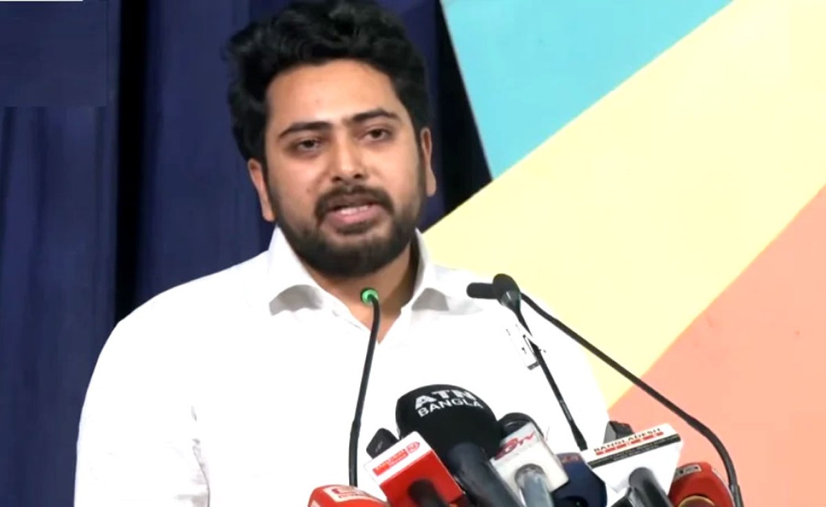 বিশ্ববিদ্যালয়ে পেশিশক্তিনির্ভর ছাত্ররাজনীতির অবসান প্রয়োজন: উপদেষ্টা নাহিদ