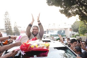 ১০ বছর নির্বাসনের পর দেশে ফিরেছেন আনোয়ার হোসেন টিপু