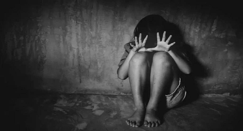 রংপুরে শহীদদের শ্রদ্ধা জানাতে ফুল কুড়াতে যাওয়া চতুর্থ শ্রেণির শিক্ষার্থীকে ধ’র্ষণ 4 Untitled 1 1740149752 রংপুরে শহীদদের শ্রদ্ধা জানাতে ফুল কুড়াতে যাওয়া চতুর্থ শ্রেণির শিক্ষার্থীকে ধ’র্ষণ