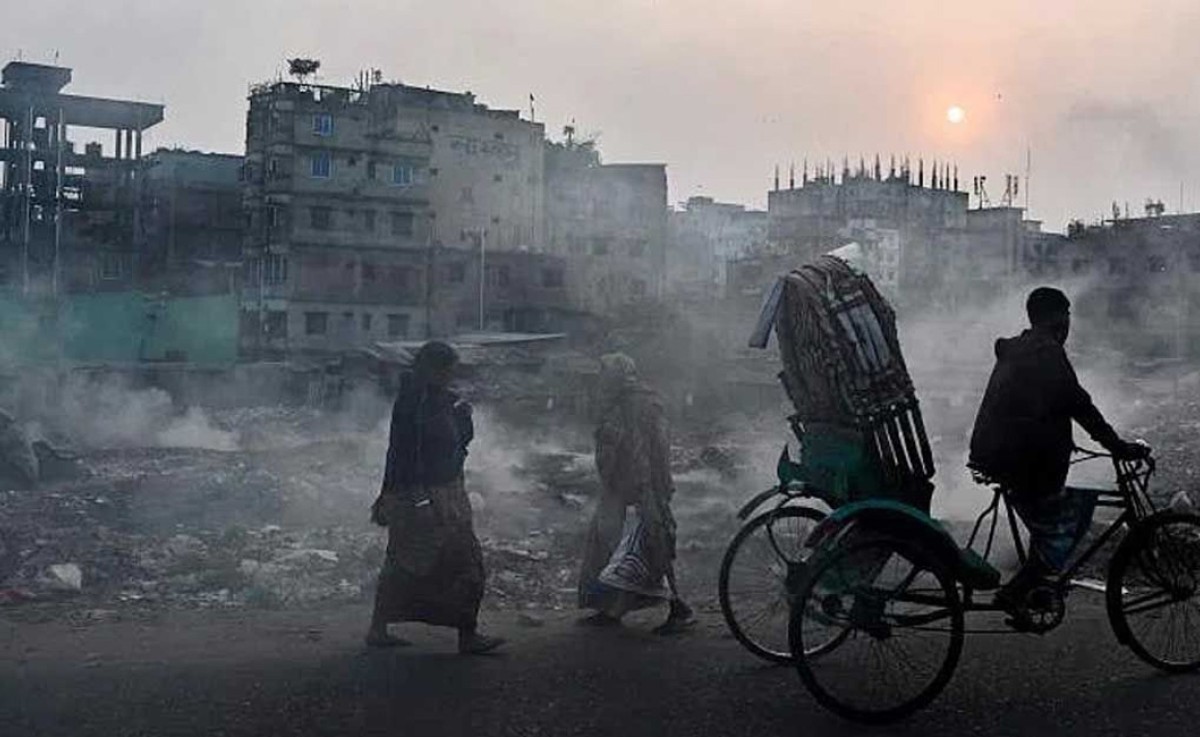 আজ বায়ুদূষণে দ্বিতীয় স্থানে ঢাকা