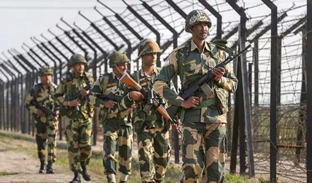 বাঘডাঙ্গা সীমান্তে নির্যাতনের পর মৃত ভেবে বাংলাদেশি যুবককে ফেলে গেল বিএসএফ 3 Untitled 1 1740746105 বাঘডাঙ্গা সীমান্তে নির্যাতনের পর মৃত ভেবে বাংলাদেশি যুবককে ফেলে গেল বিএসএফ