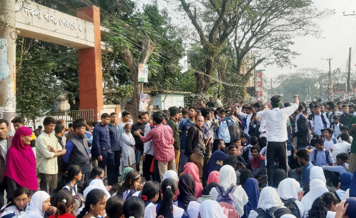 শেরপুরে সংঘবদ্ধ ধর্ষণের ঘটনায় থানা ঘেরাও, মহাসড়ক অবরোধ