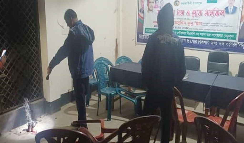 ফরিদপুরে বিএনপির কার্যালয়ে পেট্রোল বোমা বিস্ফোরণ 4 Untitled 3 1740627363 ফরিদপুরে বিএনপির কার্যালয়ে পেট্রোল বোমা বিস্ফোরণ