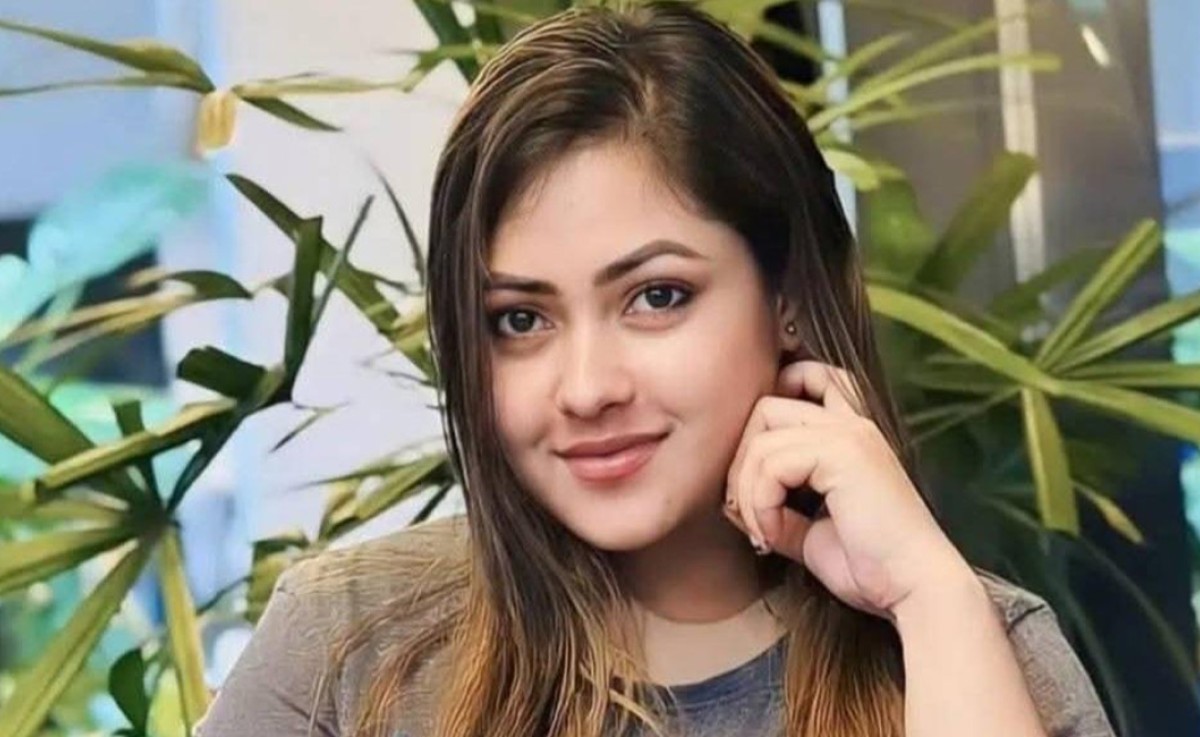 নিষিদ্ধ সংগঠন ছাত্রলীগের কেন্দ্রীয় নেত্রী দোলা গ্রে প্তা র