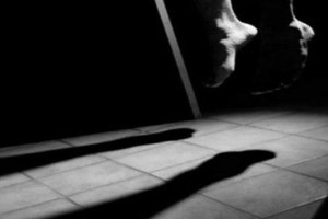 সাতক্ষীরায় পুলিশ সদস্যের ঝুলন্ত লা’শ উদ্ধার