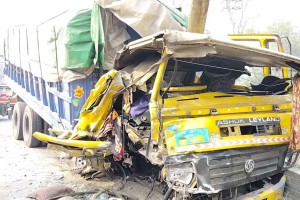 নরসিংদীতে তিন যানের সংঘর্ষে আহত ৬৩