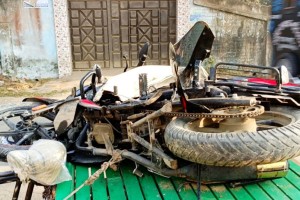 সরিষাবাড়ীতে নিয়ন্ত্রণ হারিয়ে মোটরসাইকেল চালকের মৃত্যু, আহত ১