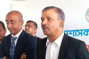 যেই দলই ক্ষমতায় আসুক ডিসিদের আইন ও সংবিধান মেনে কাজ করতে বললেন আইন উপদেষ্টা