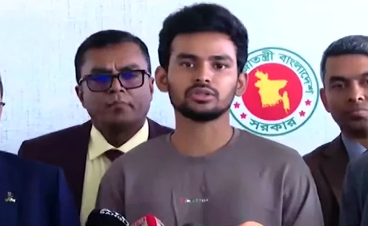 গণহত্যায় জড়িত নয়, আওয়ামী লীগের এমন কেউ নির্বাচন করতে পারবে: আসিফ মাহমুদ