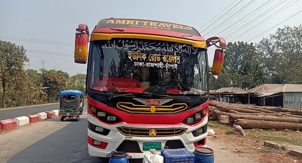 চলন্ত বাসে ডাকাতি ও শ্লীলতাহানি; তিন দিন পর মামলা 2 b 1740120327 চলন্ত বাসে ডাকাতি ও শ্লীলতাহানি; তিন দিন পর মামলা