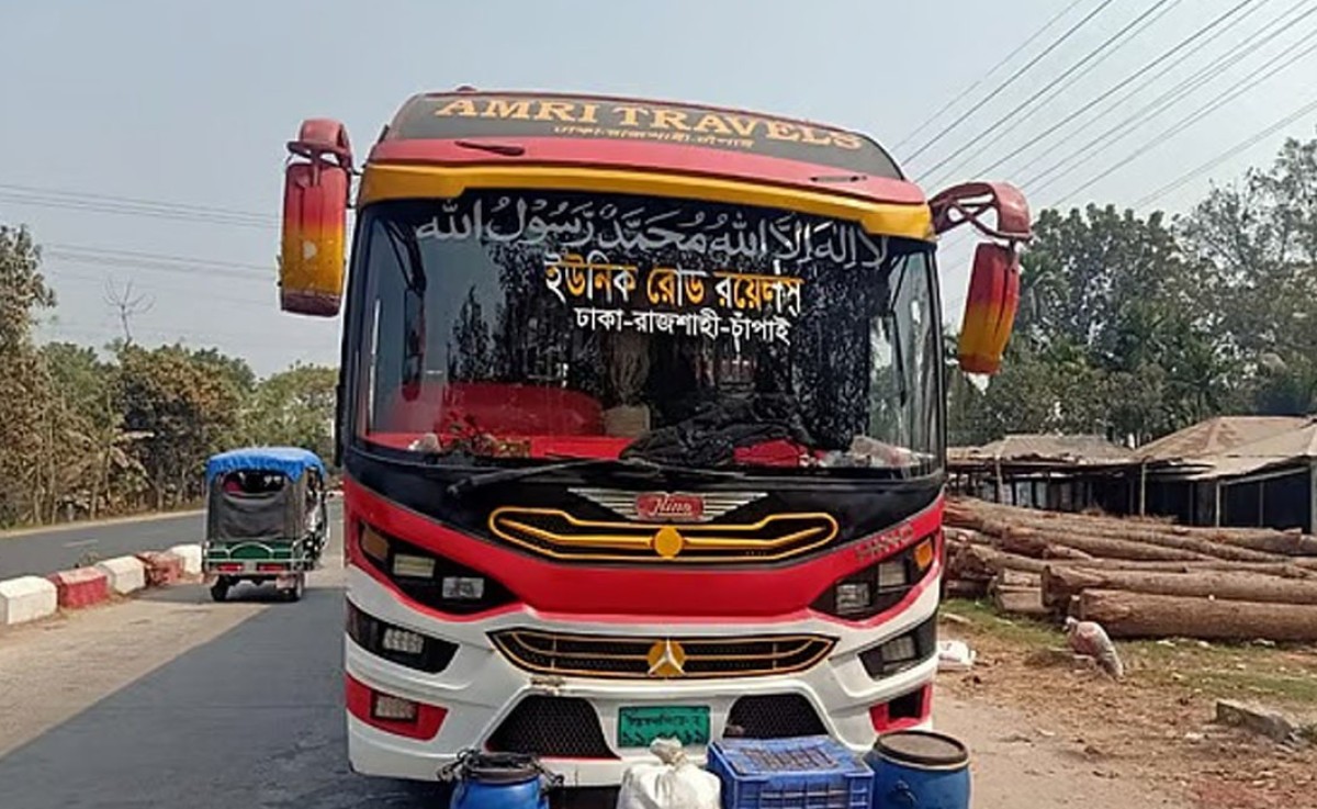 চলন্ত বাসে ডাকাতি ও শ্লীলতাহানি; তিন দিন পর মামলা