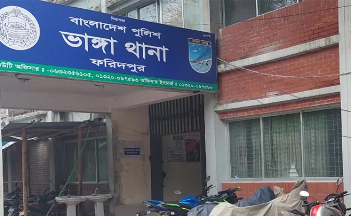বলাৎকারে অভিযুক্ত মাদ্রাসা শিক্ষককে ছাড়িয়ে নিয়ে গেলেন প্রভাবশালীরা