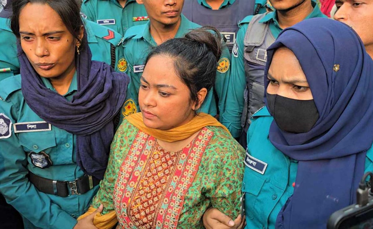 ইডেনে সার্টিফিকেট নিতে এসে ধরা নিষিদ্ধ ছাত্রলীগ নেত্রী বৈশাখী