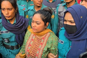 ইডেনে সার্টিফিকেট নিতে এসে ধরা নিষিদ্ধ ছাত্রলীগ নেত্রী বৈশাখী