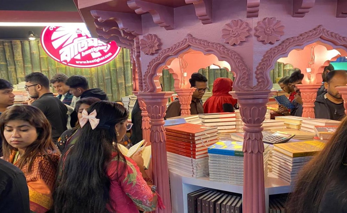 বইমেলায় নতুন বইয়ের সমারহ, নেই তসলিমার বই: সব্যসাচীর বিষয়ে তদন্ত কমিটি