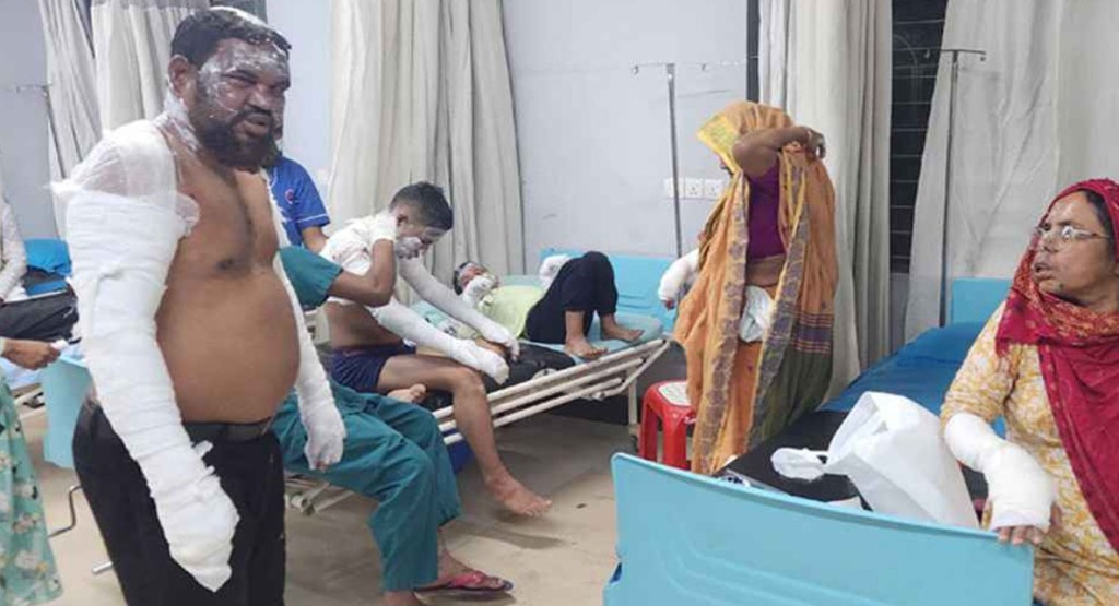 সাভারে গ্যাস সিলিন্ডার বিস্ফোরণে শিশুসহ ১১ জন দগ্ধ : ৩ জনের অবস্থা আশঙ্কাজনক 2 burn 1739586146 সাভারে গ্যাস সিলিন্ডার বিস্ফোরণে শিশুসহ ১১ জন দগ্ধ : ৩ জনের অবস্থা আশঙ্কাজনক