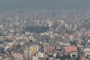 ছুটির দিনেও ঢাকার বাতাস ‘অস্বাস্থ্যকর’, বায়ুদূষণে আজ শীর্ষস্থান দখল