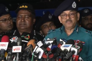 অপরাধ হলে আশপাশের মানুষ প্রতিরোধ না করে মোবাইল বের করে ভিডিও করে: ডিএমপি কমিশনার