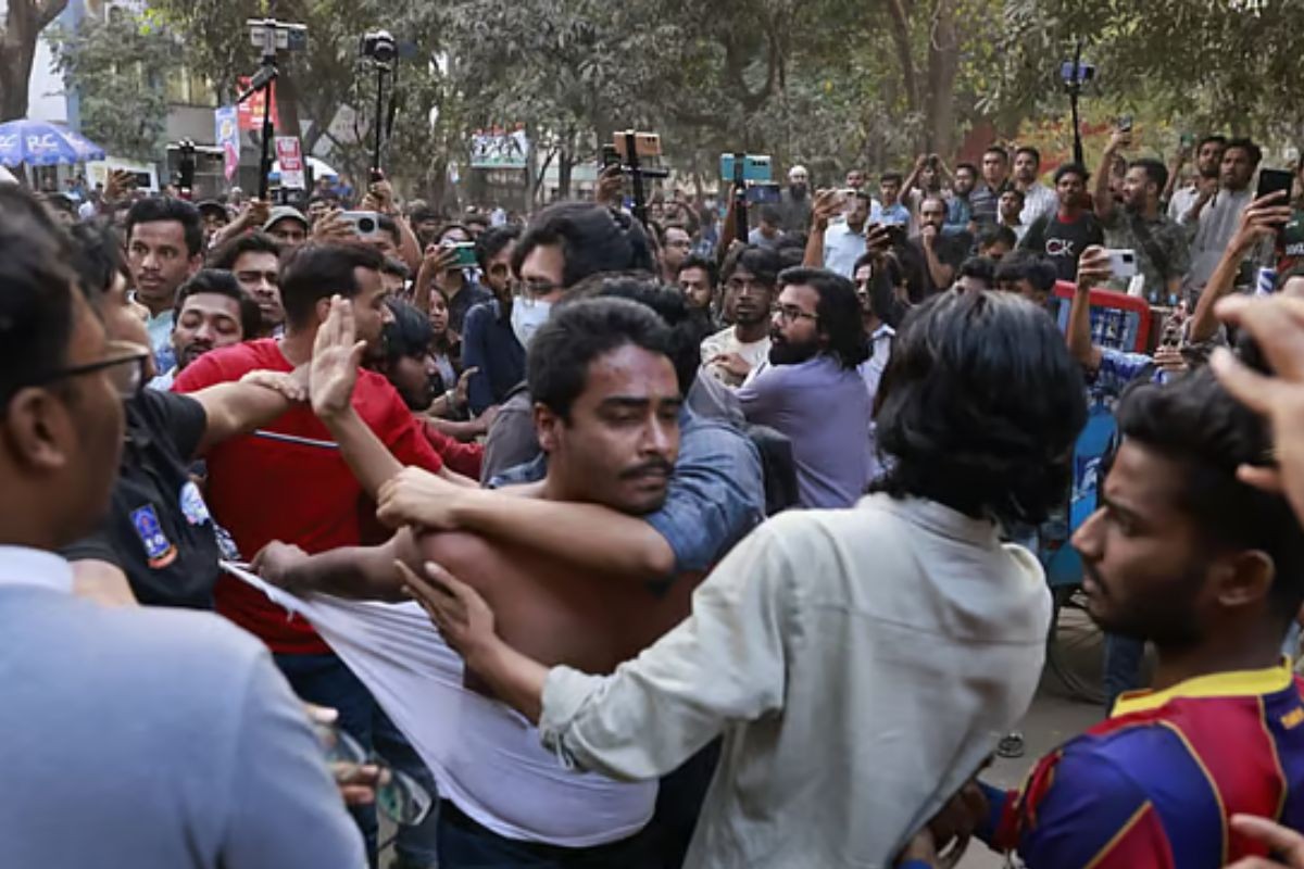 নতুন ছাত্রসংগঠনের আত্মপ্রকাশের সময় যা নিয়ে বিক্ষোভ ও মারামারি
