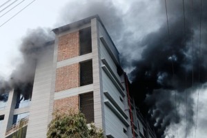 চট্টগ্রামে পোশাক কারখানায় আগুন, নিয়ন্ত্রণে ৬ ইউনিট