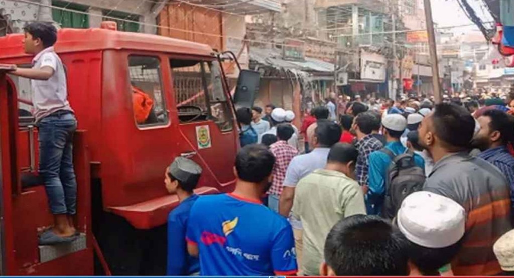 সোনারগাঁয়ে এসির কমপ্রেসার বিস্ফোরণ, নিহত ২ 3 fire narayangang 1740321071 সোনারগাঁয়ে এসির কমপ্রেসার বিস্ফোরণ, নিহত ২