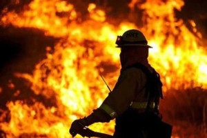 চট্টগ্রামে প্লাস্টিক গোডাউনে ভয়াবহ আগুন, নিয়ন্ত্রণে ৬ ইউনিট