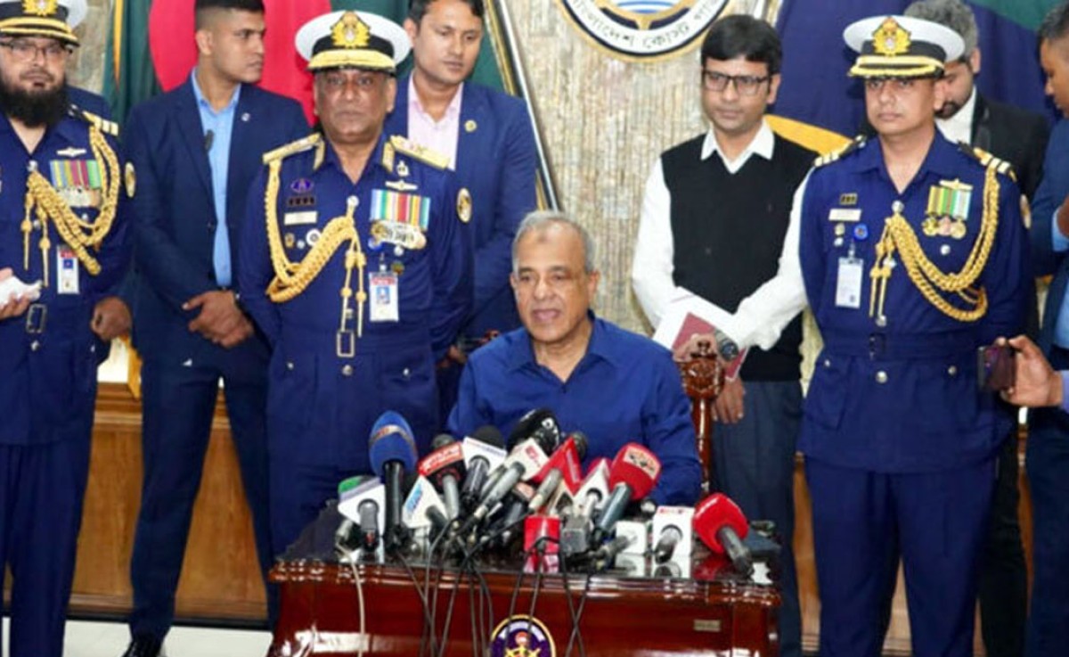 যদি আমরা দুর্নীতি করি আপনারা সেটা প্রকাশ করে দেন: স্বরাষ্ট্র উপদেষ্টা