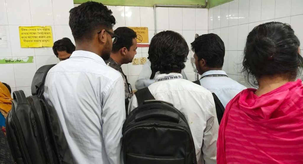 ঢাকা সিটি ও আইডিয়াল কলেজের শিক্ষার্থীদের মধ্যে সংঘর্ষ, আহত ৫ 4 ideal collage 1739105397 ঢাকা সিটি ও আইডিয়াল কলেজের শিক্ষার্থীদের মধ্যে সংঘর্ষ, আহত ৫