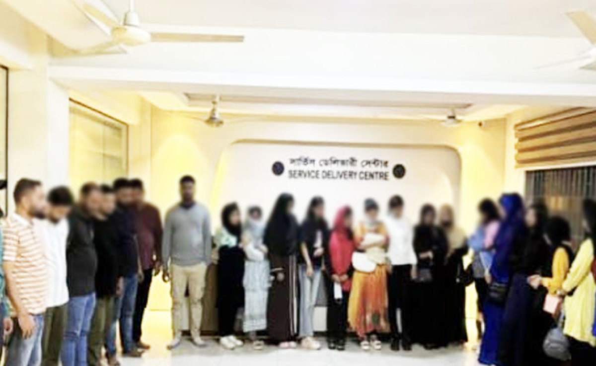 ‘কাপল ড্যান্স’ পার্টি থেকে মাদকসহ আটক ২৫
