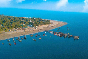 সেন্ট মার্টিনে এক টাকায় মিলবে পাঁচ লিটার সুপেয় পানি