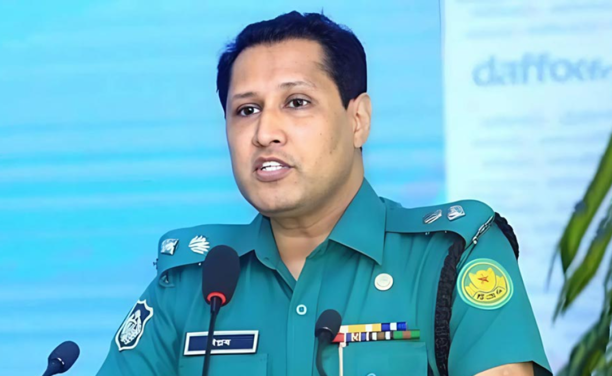 পুলিশের সাবেক যুগ্ম কমিশনার বিপ্লব কুমার ও মেহেদি হাসান বরখাস্ত