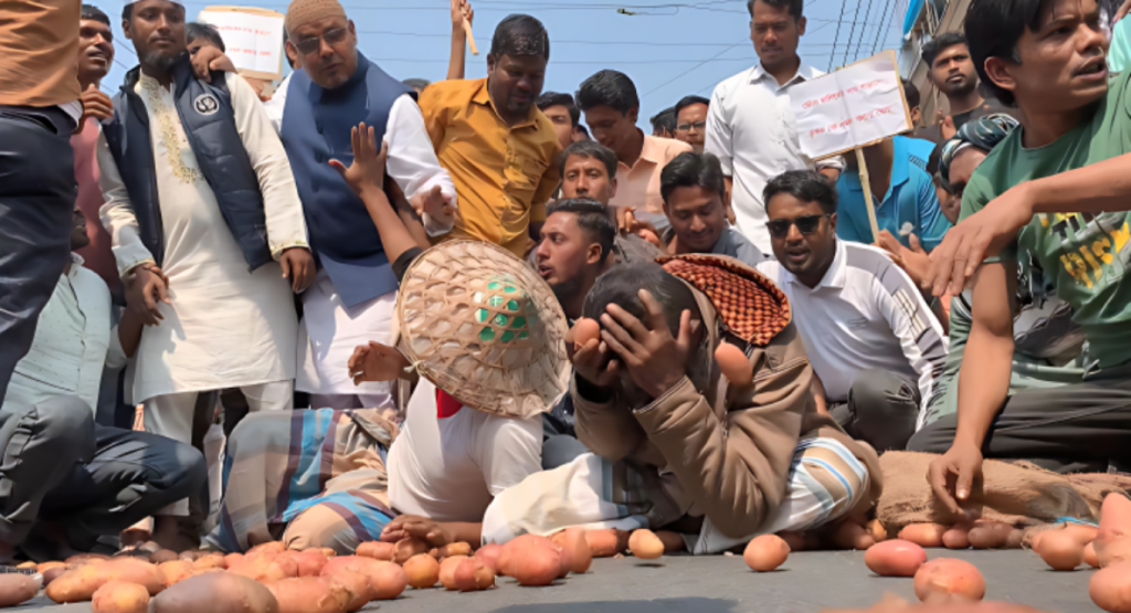 হিমাগারের ভাড়া বৃদ্ধির প্রতিবাদে মহাসড়কে আলু ছিটিয়ে বিক্ষোভ 4 image 1200x650 16 1739975687 হিমাগারের ভাড়া বৃদ্ধির প্রতিবাদে মহাসড়কে আলু ছিটিয়ে বিক্ষোভ