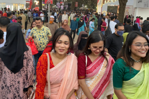 ভীড় বাড়লেও বই বিক্রি নিয়ে হতাশ প্রকাশকরা