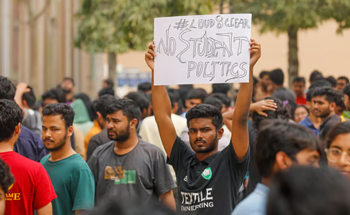 বন্ধ থাকবে রাজনীতি, মামলা ও বহিষ্কারের সিদ্ধান্ত কুয়েটের