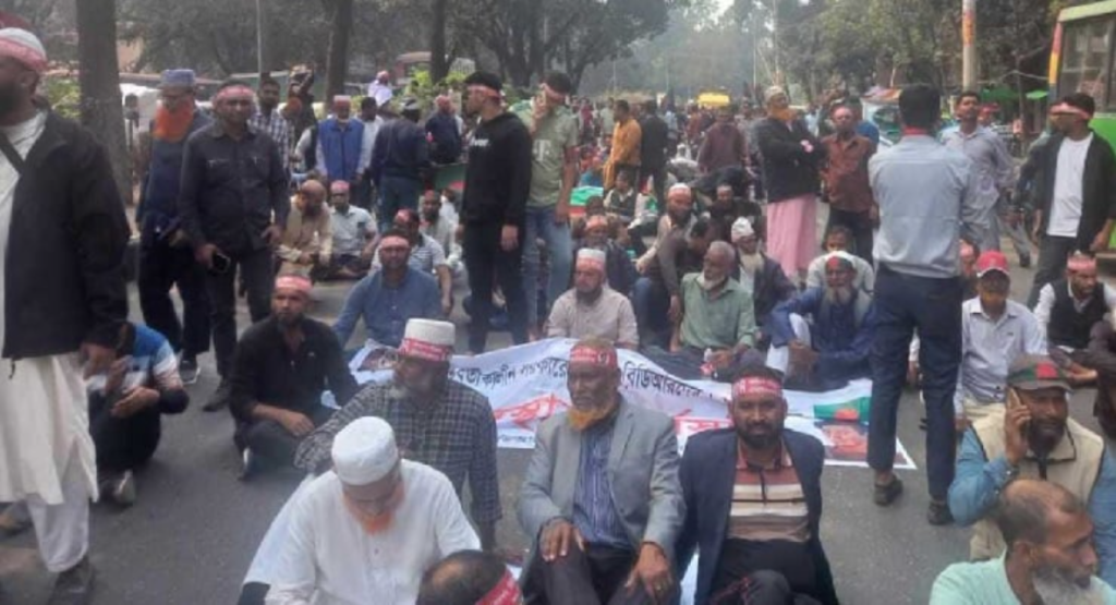 চাকরিতে পুনর্বহাল দাবি বিডিআরের, পুলিশের জলকামান 3 image 1200x650 20 1739351877 চাকরিতে পুনর্বহাল দাবি বিডিআরের, পুলিশের জলকামান