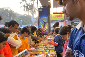 ছুটির দিনে বইমেলা মানুষের ঢল, বিক্রিও বেড়েছে