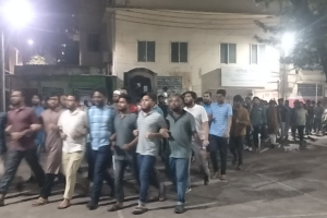 ‘ছাত্রদলের গুন্ডামি ভেঙে দাও, গুঁড়িয়ে দাও’- জবিতে বিক্ষোভ