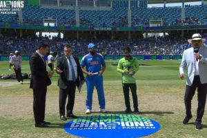 ভারতের বিপক্ষে ব্যাটিংয়ের সিদ্ধান্ত পাকিস্তানের