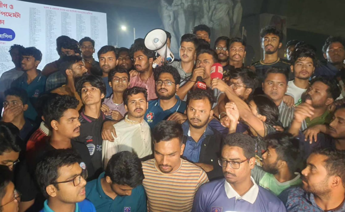 স্বরাষ্ট্র উপদেষ্টাকে পদত্যাগের সময় বেঁধে দিল শিক্ষার্থীরা