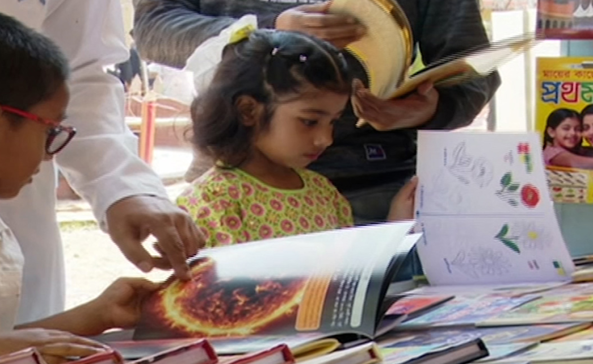 বইমেলায় বসন্তের রঙে রঙিন শিশুপ্রহর