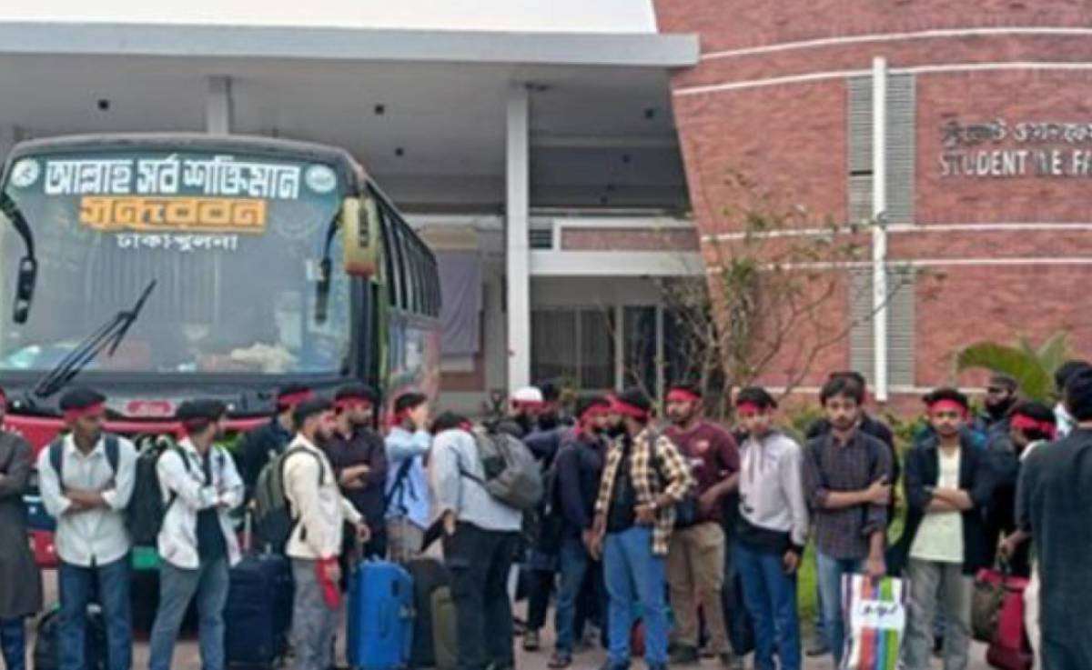 উপাচার্যের পদত্যাগ দাবিতে ঢাকায় রওনা কুয়েটের ৮০ শিক্ষার্থী
