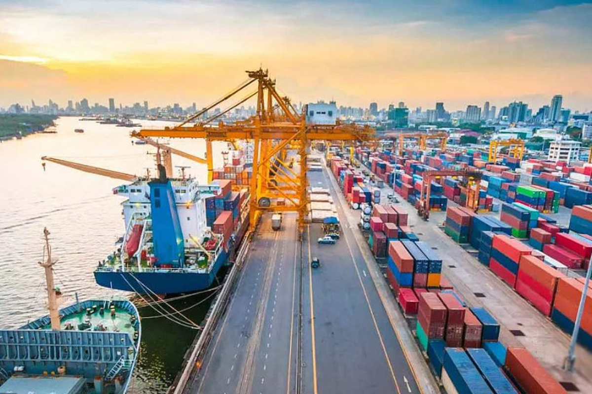 ৭২ ঘণ্টার মধ্যে লাইটার জাহাজ চট্টগ্রাম বন্দর ছাড়তে হবে