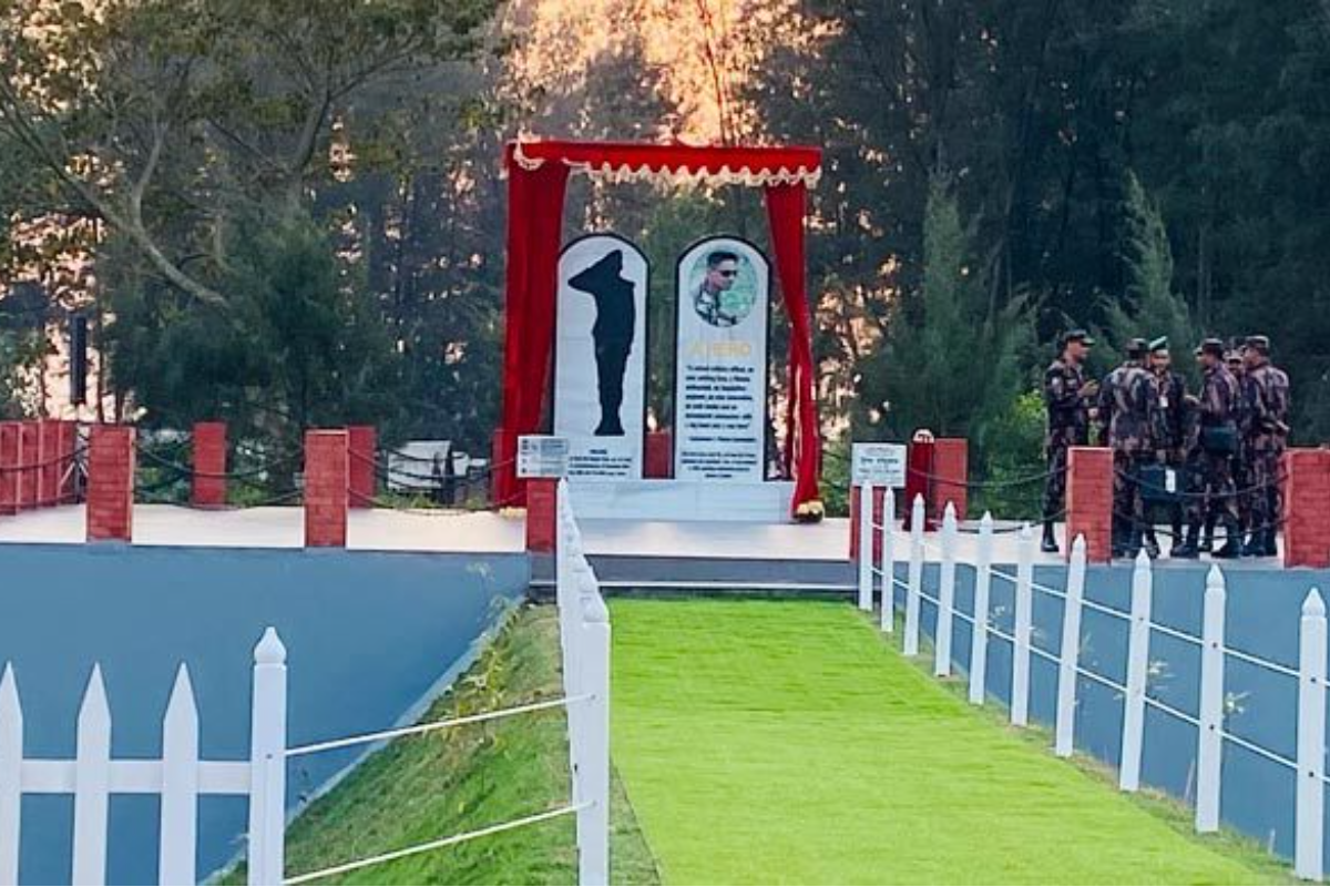কক্সবাজারে ‘সিনহা স্মৃতিফলক’ উদ্বোধন সেনাপ্রধানের