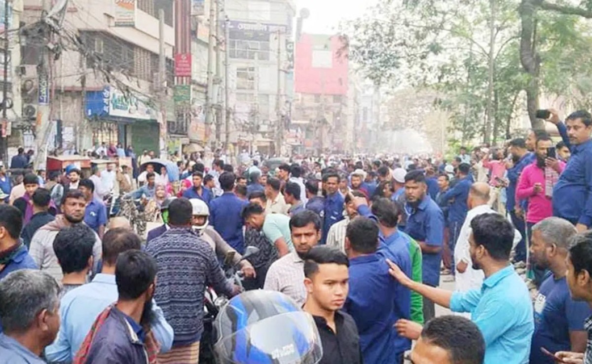 রাজধানীতে সিএনজিচালিত অটোরিকশা চালকদের বিক্ষোভ, বিভিন্ন সড়কে যানযট